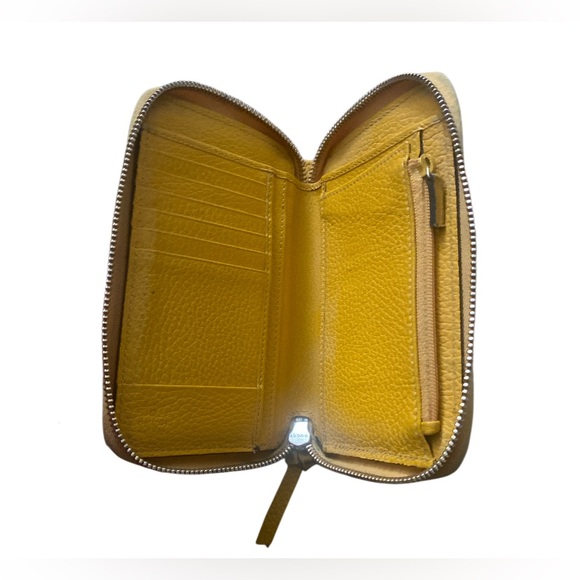 Gucci Yellow classic leather wallet 6” very well loved - Picture 2 of 10